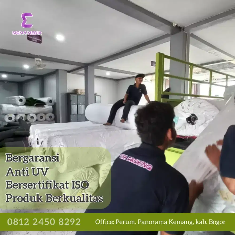 Dekorasi rumput sintetis ditaman indoor d