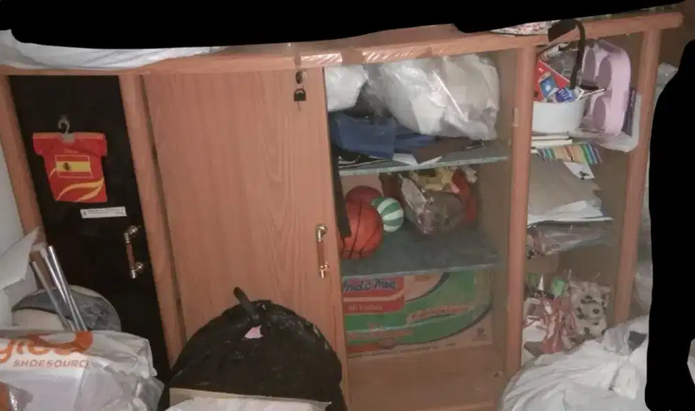 Lemari Bupet corak Coklat kayu 160x60x90cm