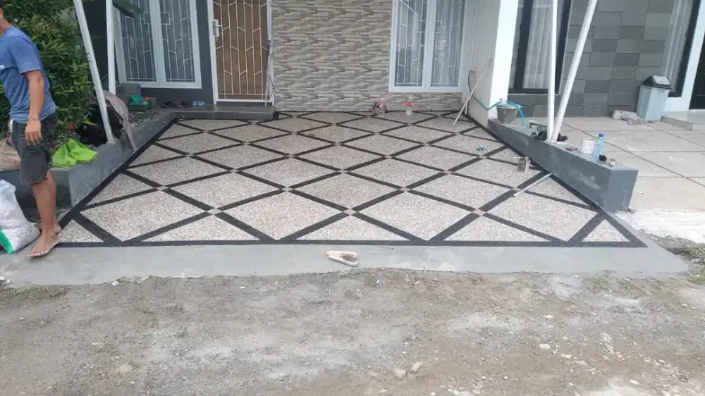 Carport garasi mobil dengan batu koral sikat