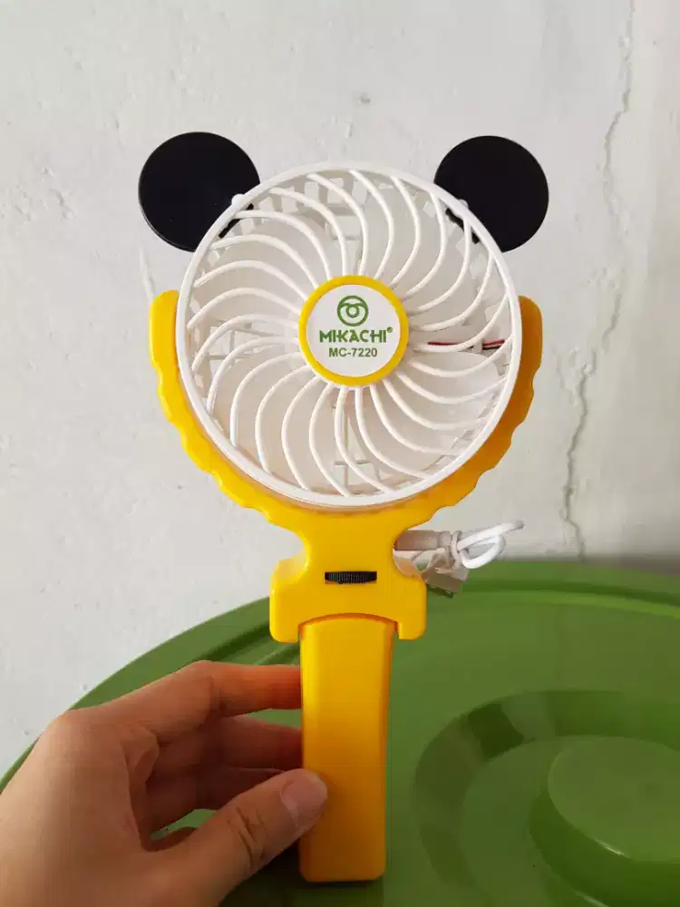 Kipas angin portable ada baterai bisa cas