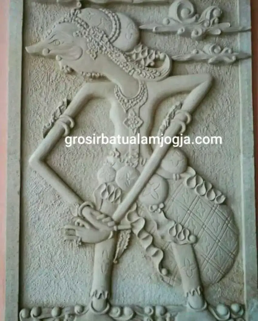 Ukiran batu alam motif wayang