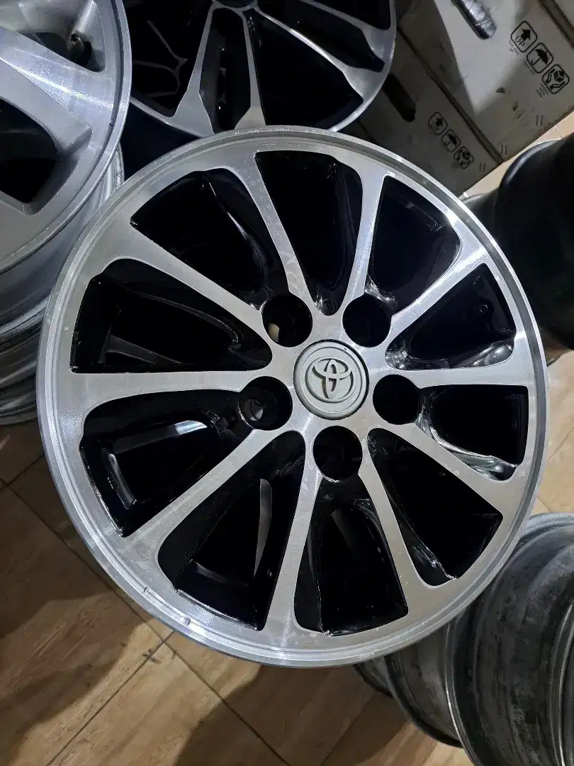 Velg oem innova R15 pcd 5x114 ada 4bj