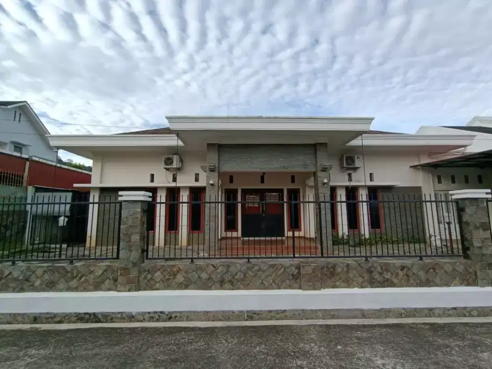 Dijual Rumah Hunian Keluarga Besar Di Padang Sumbar