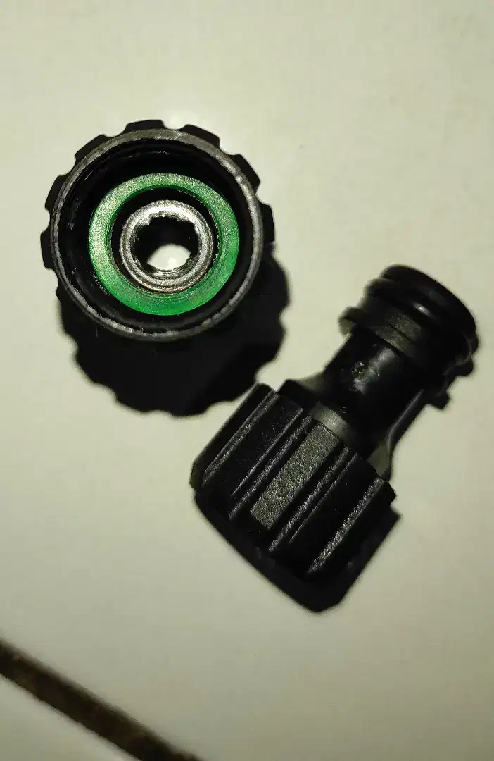 Konektor output pompa dc 12volt diameter 18mm,drat dalam