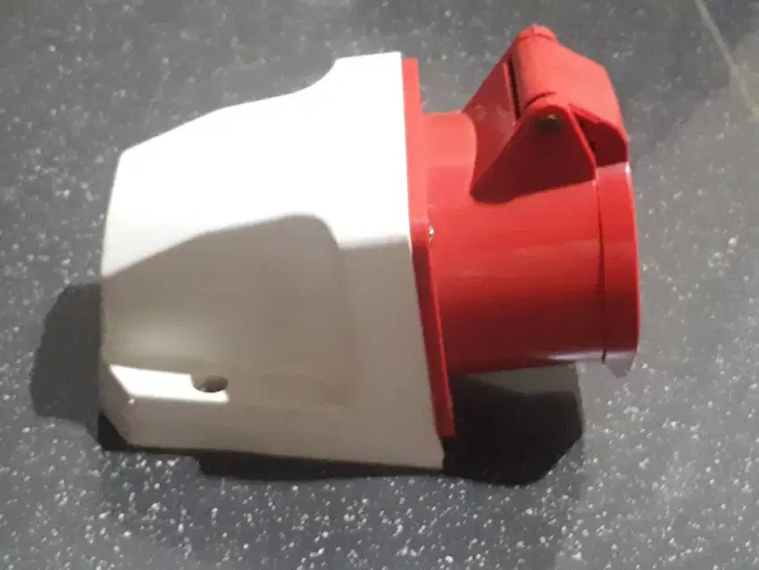 Vecas IP44 5-pin 16 A 6H Wall socket AJ-115 Female (A-868)
