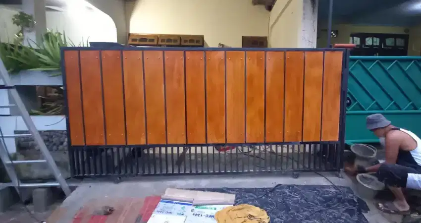 Pintu pagar lisplang