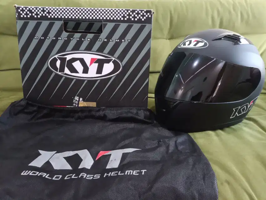 Helm KYT R10 Black Doff