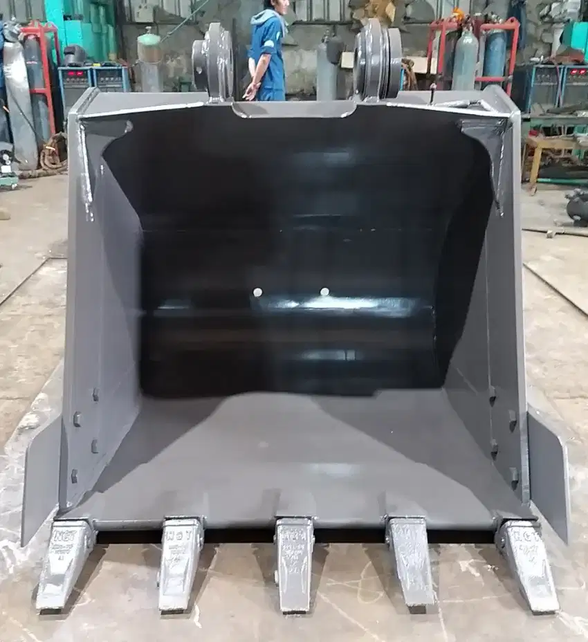 BUCKET STD 0.9m3 KUKU PC,  PC200 SK200 SY215 CAT320D ZX210 SH210