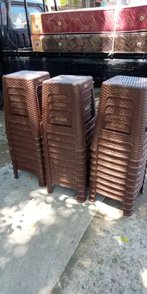 KURSI PLASTIK CAFE NAPOLLY COKELAT TUA