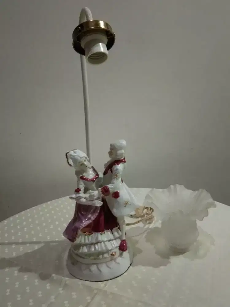 Lampu patung keramik