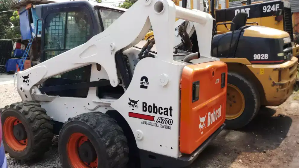 Mini loader komatsu bobcat kapasitas 0.8 m3 orisinil