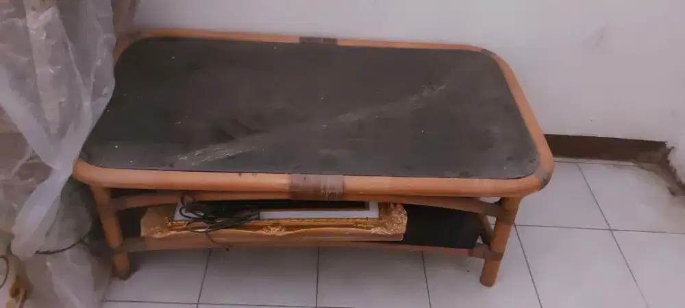 Meja bahan rotan jual apa adanya
