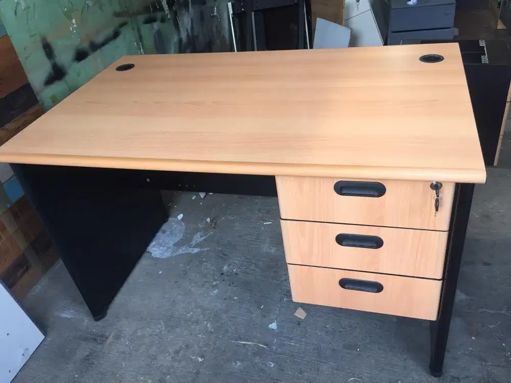Meja kantor uno ukuran 120x60 dan 120x75 plus laci lengkap