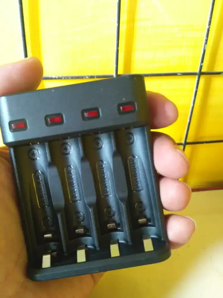 charger batrai AA dan aaa hitam baru