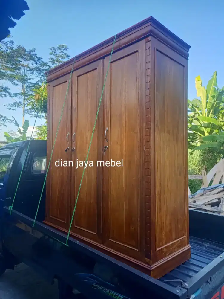 Lemari baju jati 3 pintu