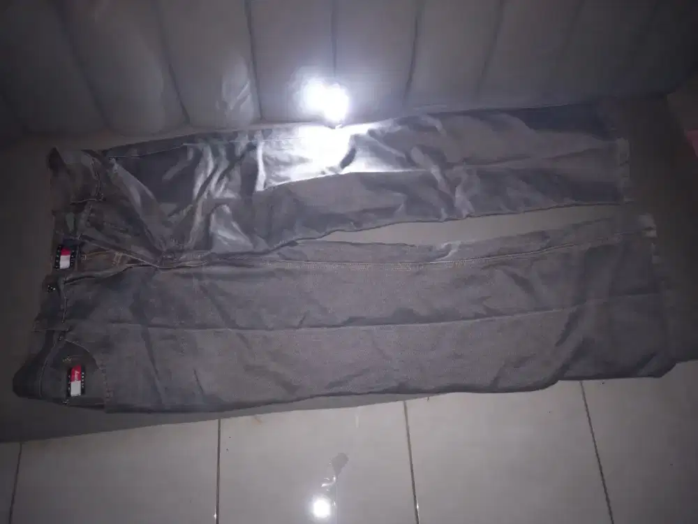 Celana jeans tommy Hilfiger ukuran 36