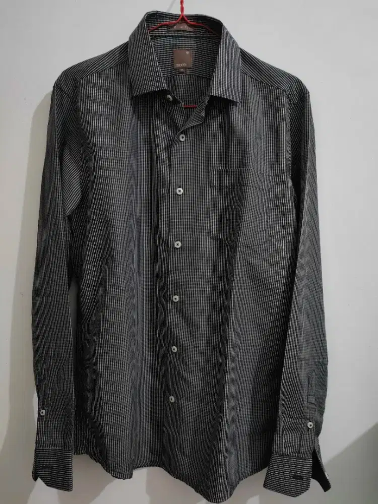 Kemeja Wood S Hitam