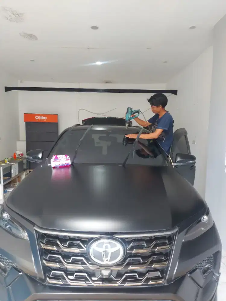 teknisi kaca film mobil berbagai merk