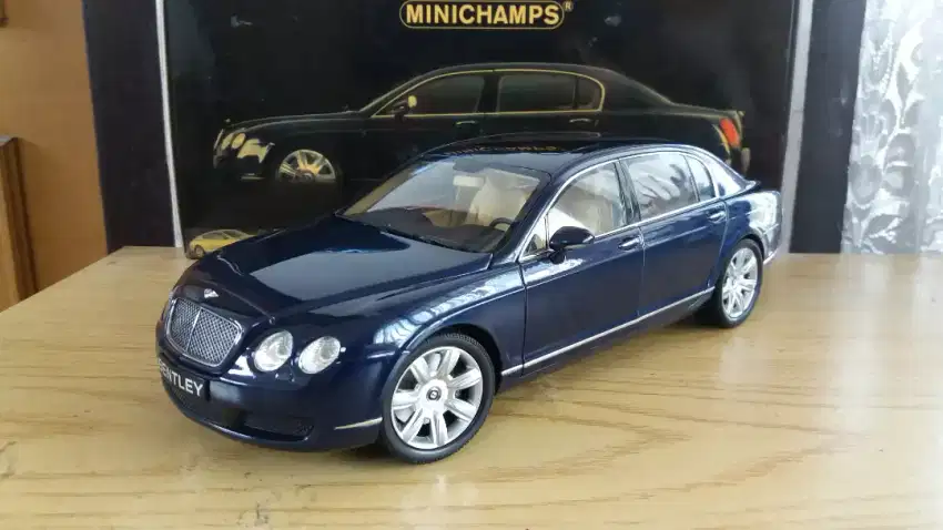 Diecast / Miniatur Bentley Continental Flying Spur skala 1:18