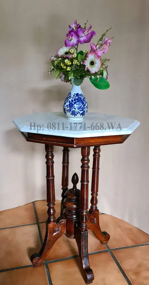 Meja marmer segi delapan