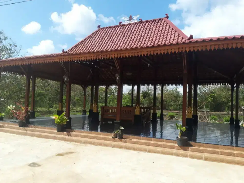 Rumah limasan. Rumah Jawa. Rumah kayu