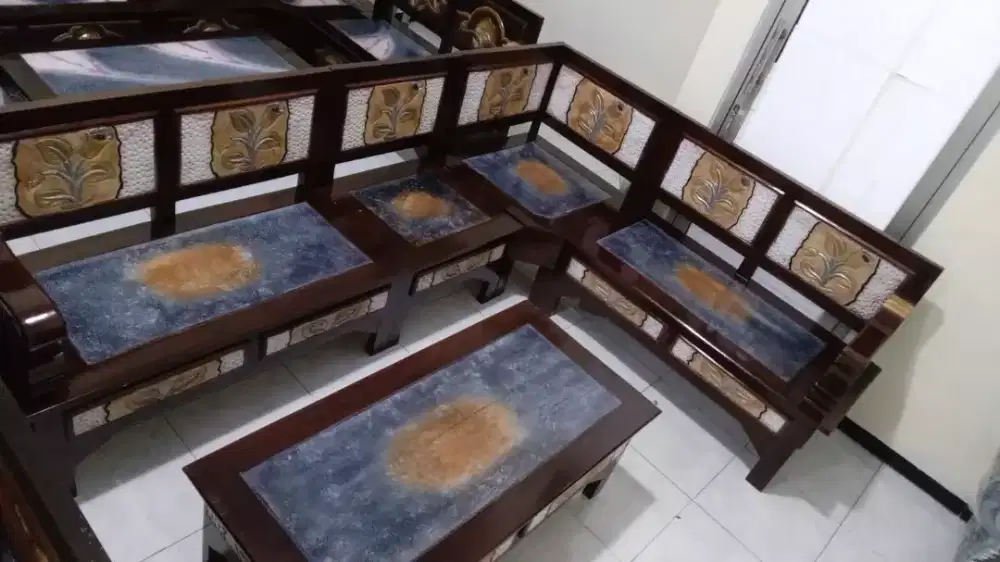 Kursi Sudut/Pojok Kayu Akasia