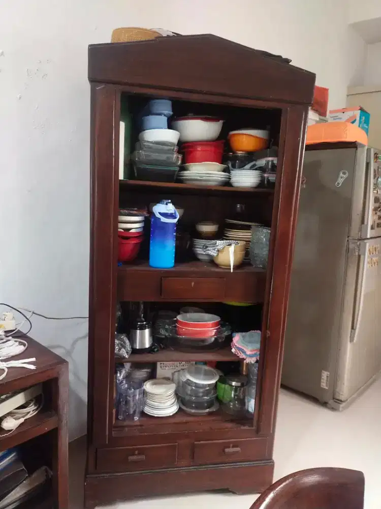 Lemari pakaian/pajangan jati lawas