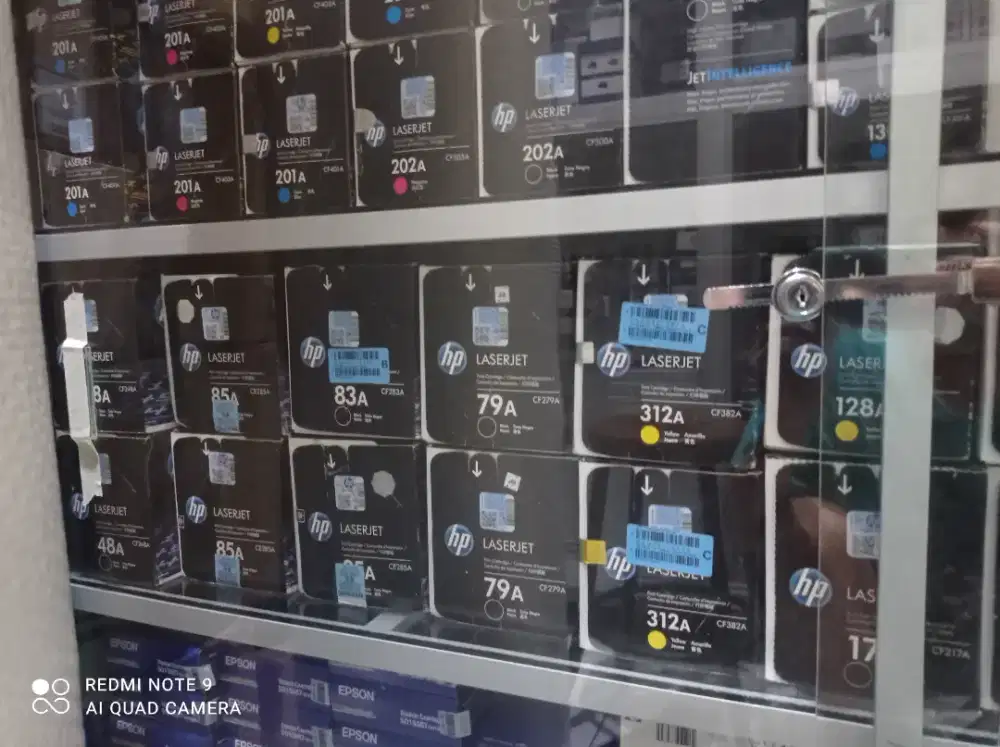 Toner baru dan bekas pakaian kantor