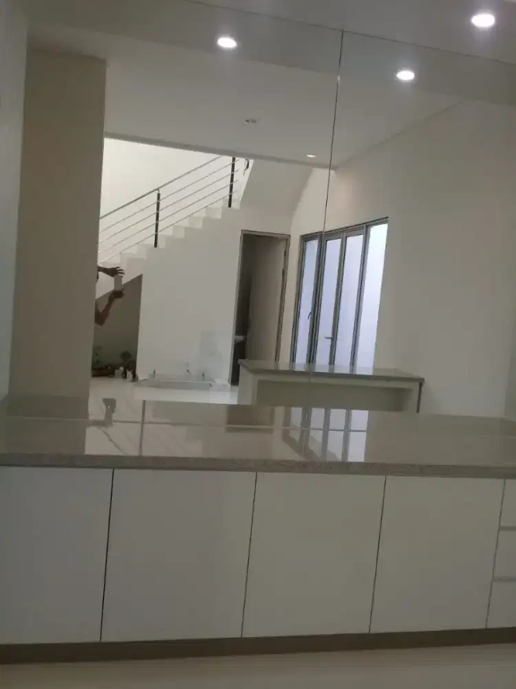 Tukang kayu punya gudang sendiri alat lengkap