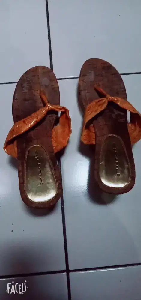 Sendal wadges dijual cepat