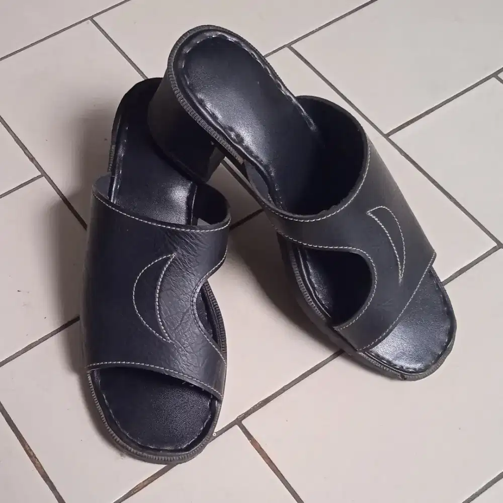 Sepatu Sandal Selop untuk Wanita 36 Hitam Mulus
