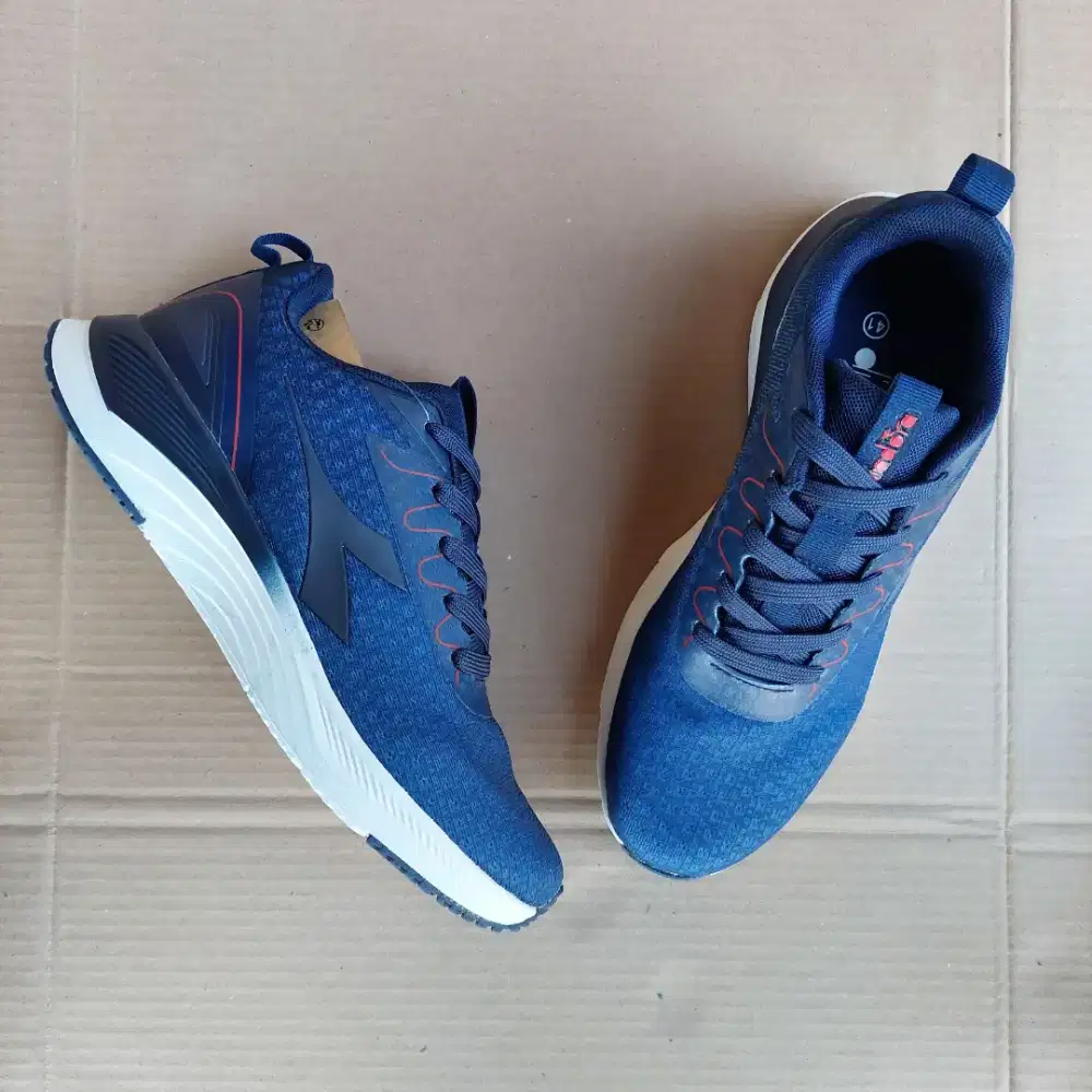 Sepatu diadora shop running biru