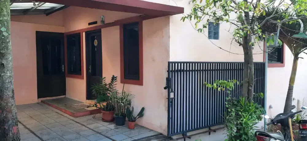 disewakan  / dikontrakan rumah pertahun di komplek Giri mekar permai