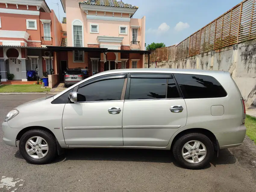 Toyota Kijang Innova 2006 Bensin