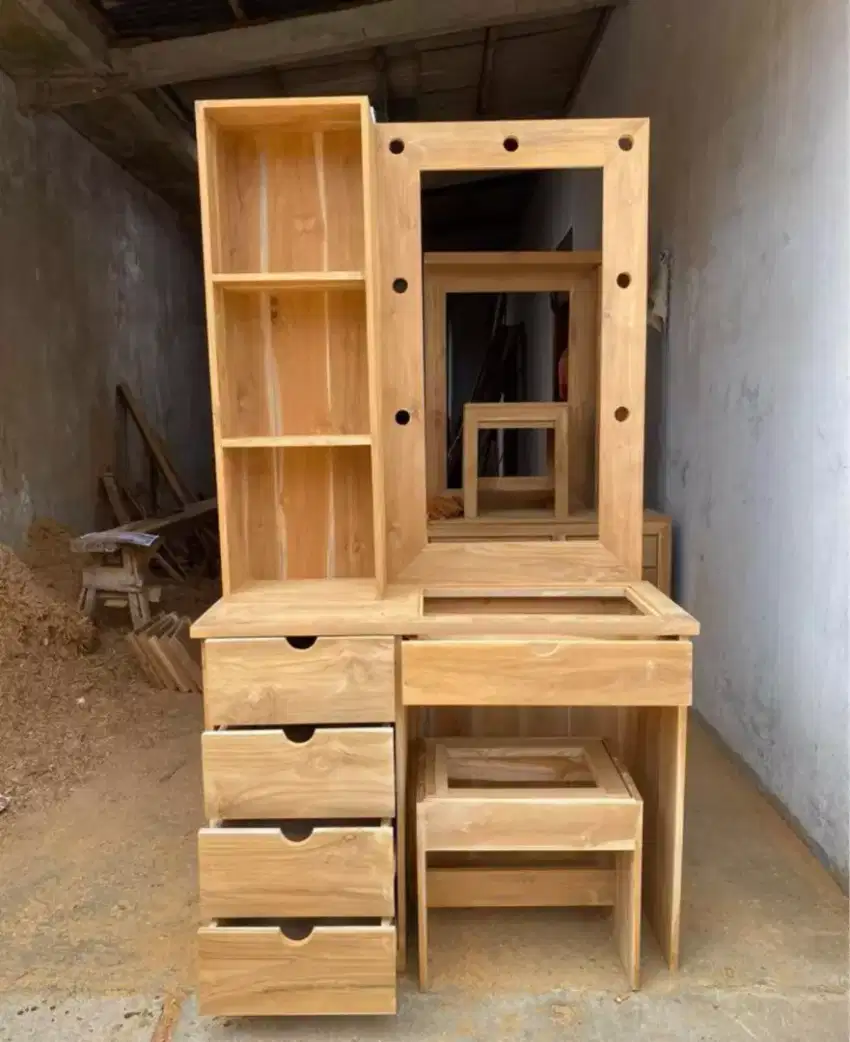 Lemari hias minimalis kayu jati