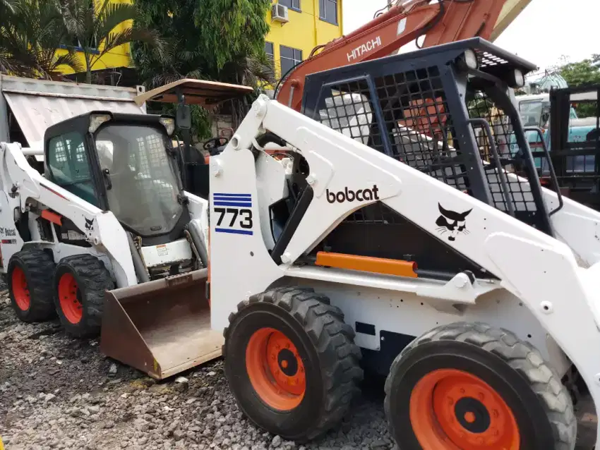 Jual Mini loader bobcat gehl kapasitas 0.8 m3 orisinil