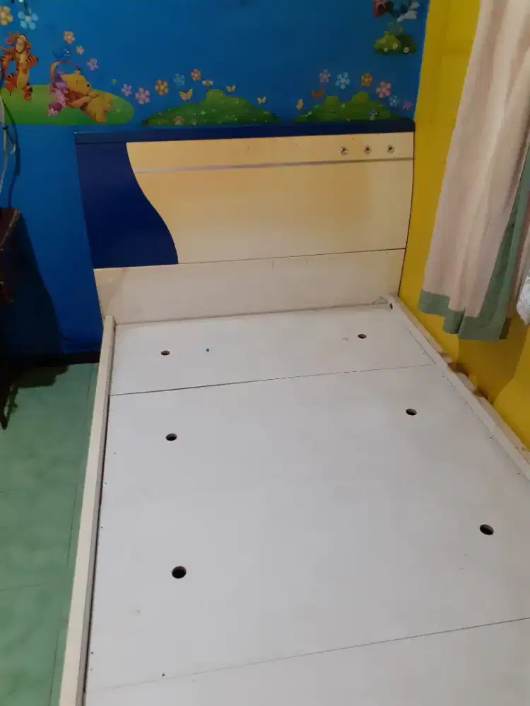 Di jual dipan/tempat tidur
