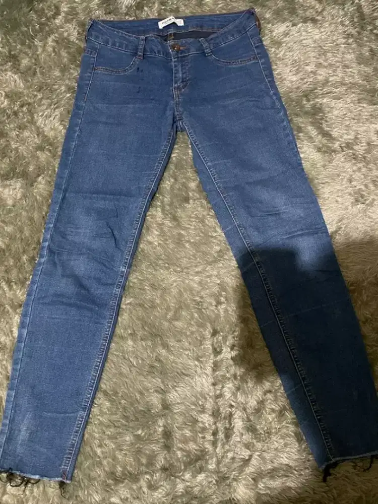 Celana jeans rawis bawah pull&bear