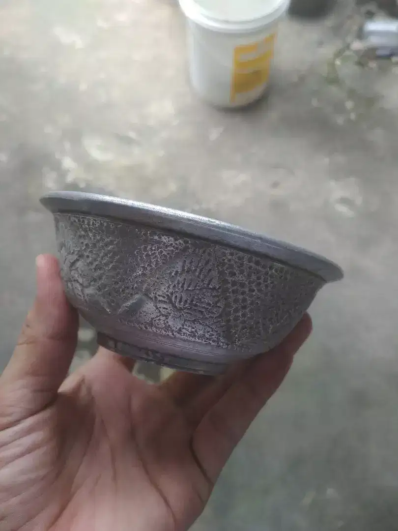 Mangkok ANTIK lama asli, bahan aluminium padat.