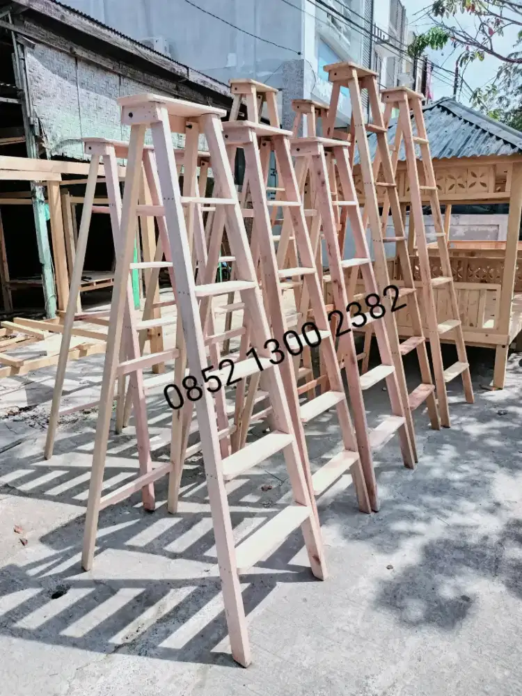 Tangga kayu lioat