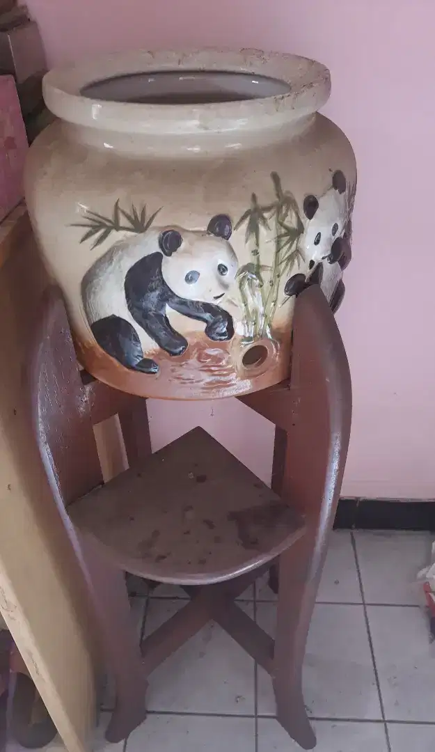 Guci dispenser galon air termasuk rak kakinya