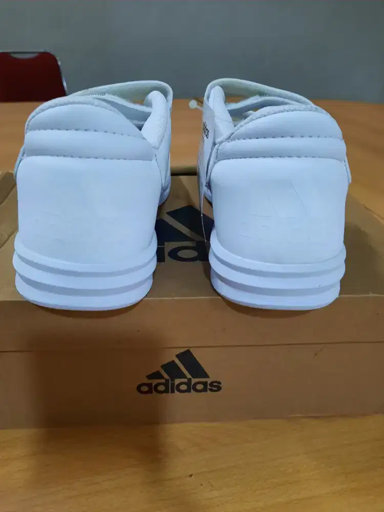 Sepatu adidas size 36