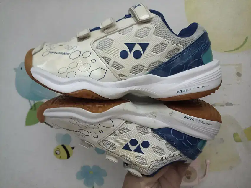 sepatu Yonex original size 34 bagus