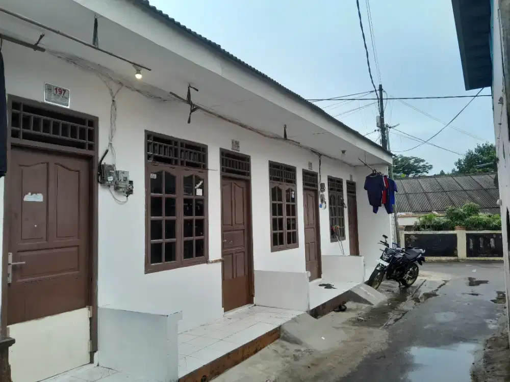 Disewakan rumah 3 petak di Jl. Family Pasar minggu Kembangan selatan