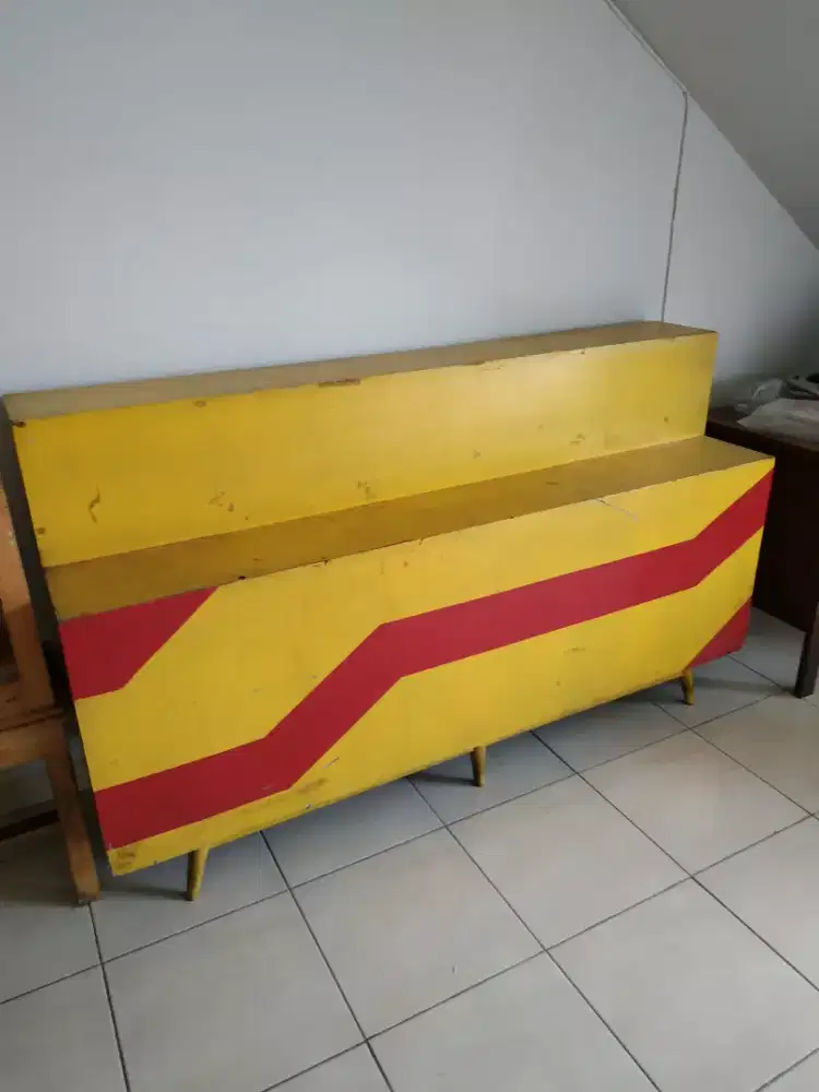 Etalase Kayu Jati dijual Kokoh Awet Tahan Lama