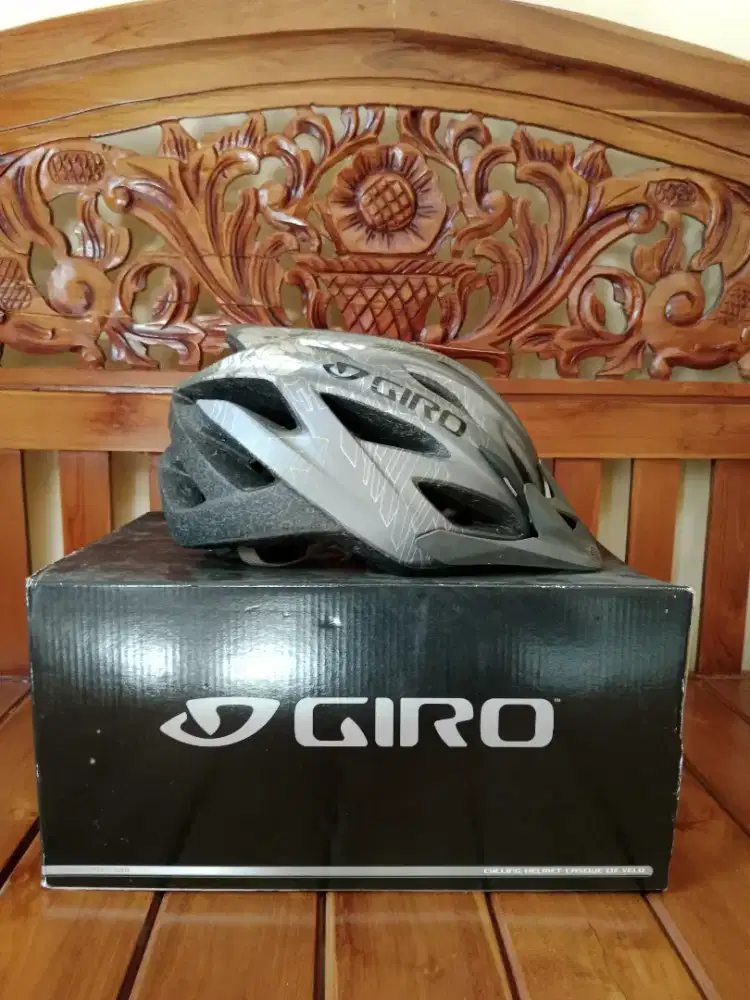 Helm sepeda Merk Giro