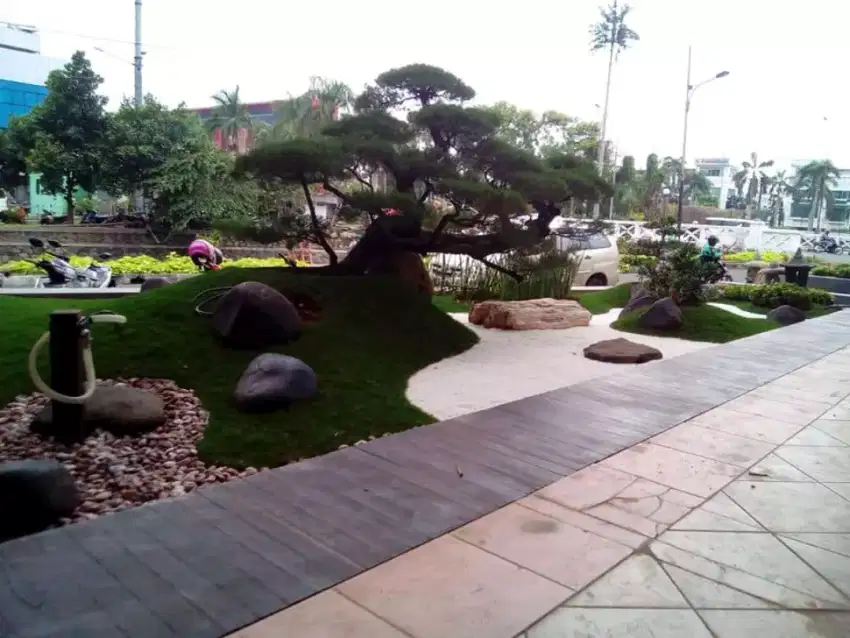 pekerja Taman, Kolam,Lantai carport area makassar