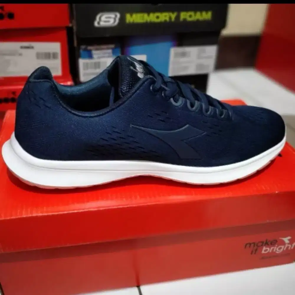 Sepatu diadora outlet running biru