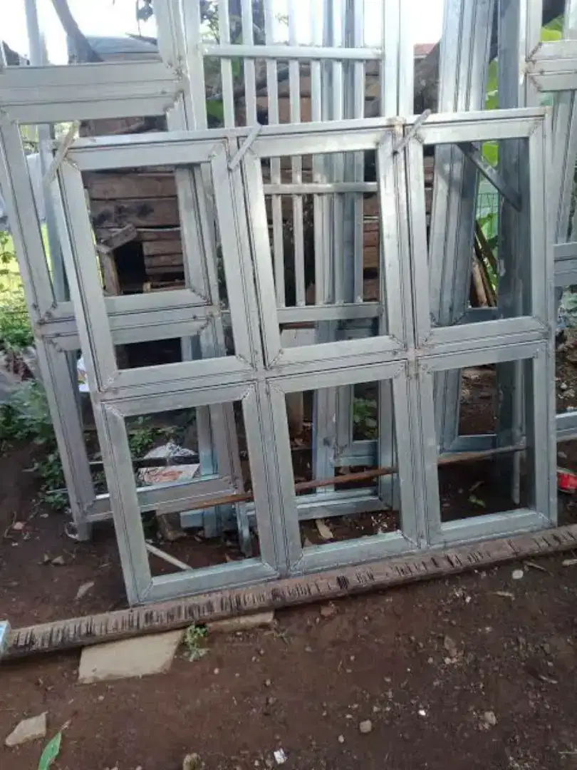 Kusen daun pintu bahan besi kuat tahan lama