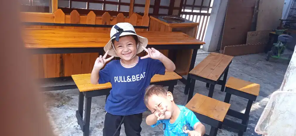 Meja makan, meja jualan dll